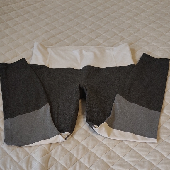 Athleta Women's Gray and White High Waist Leggings Size L - Picture 8 of 8